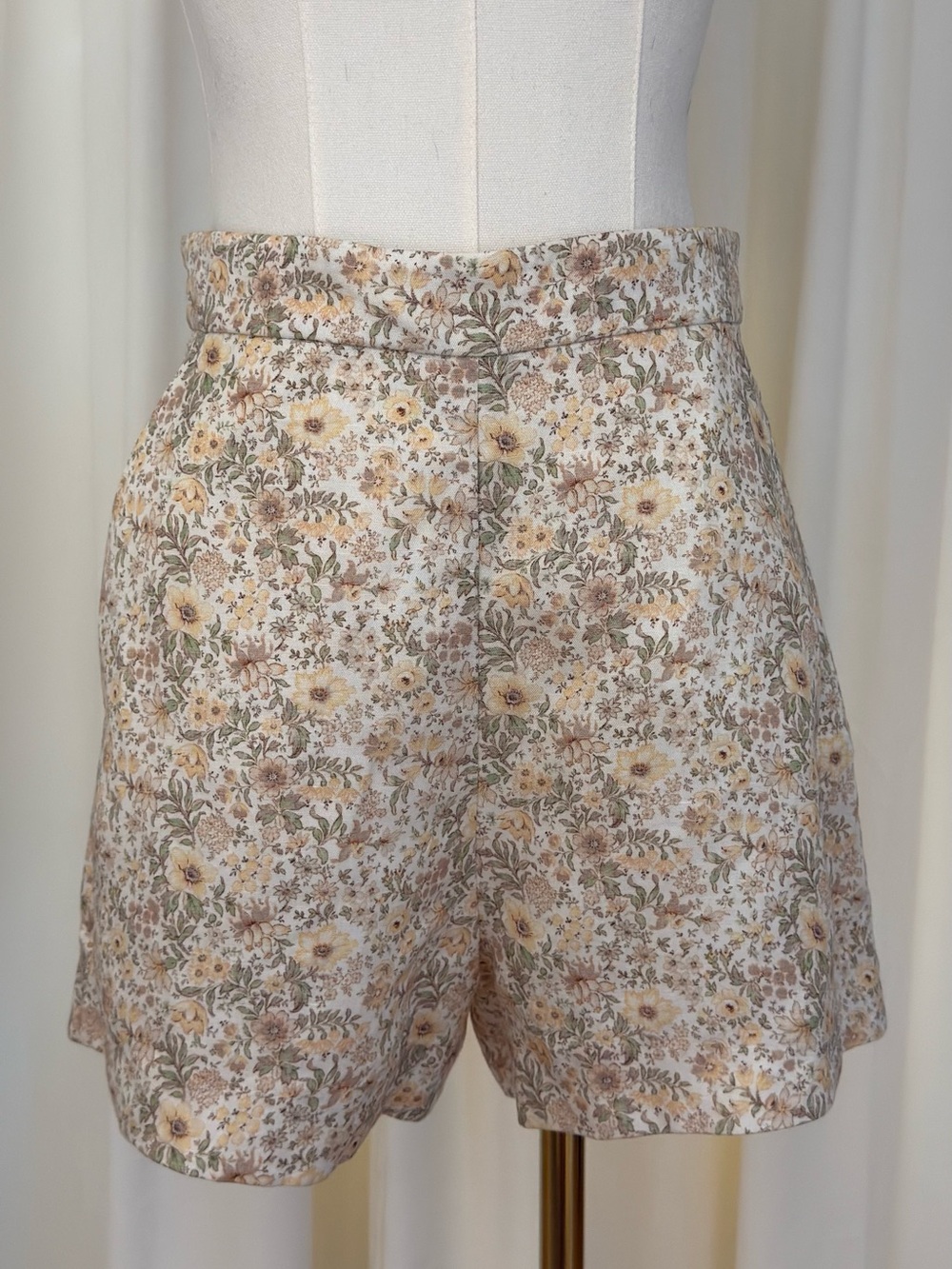 & Other Stories Cream Floral High-Waist Shorts